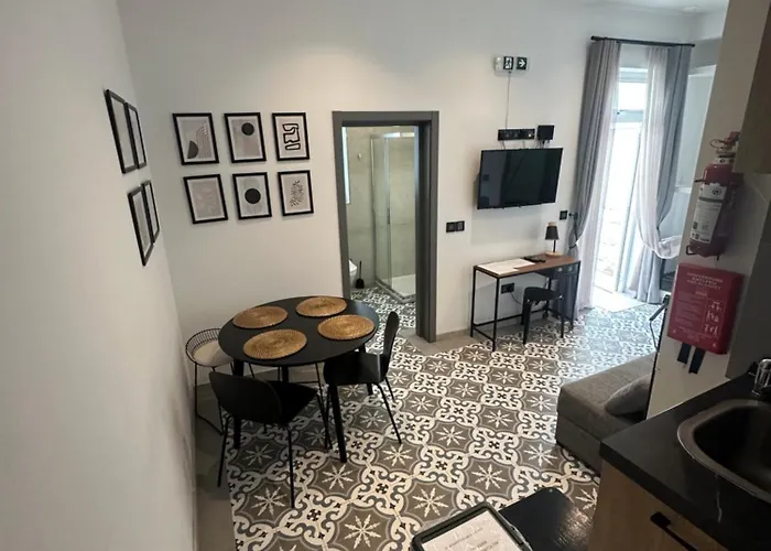 Iris -Paola Modern Townhouse