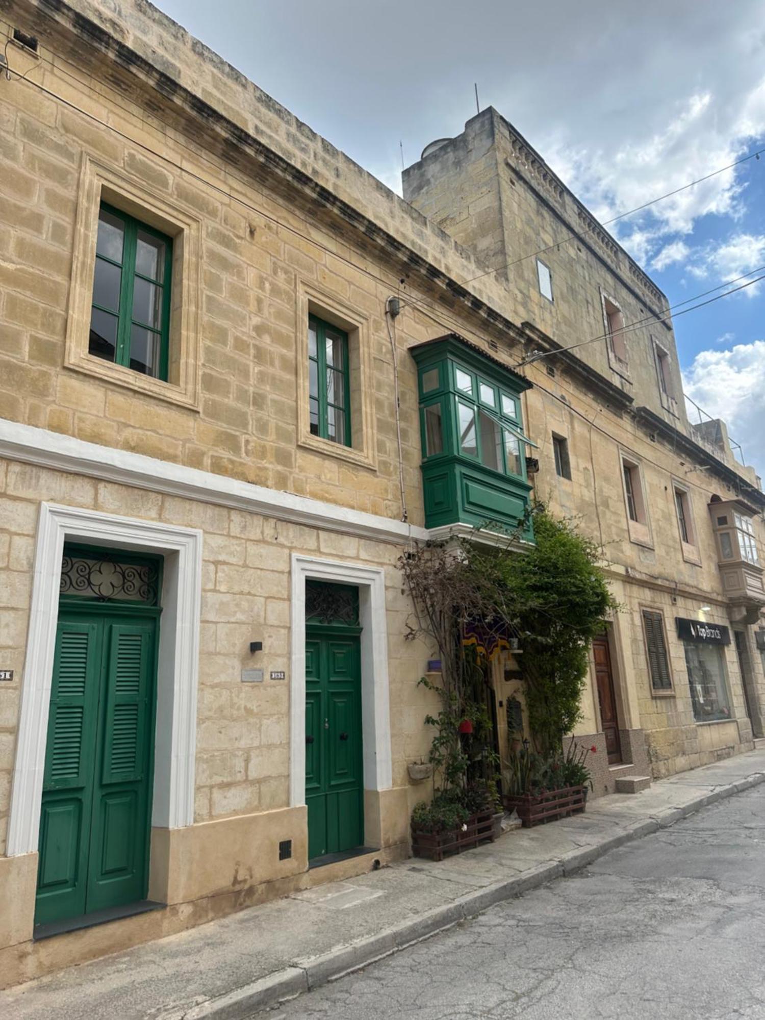 Iris -paola Modern Townhouse