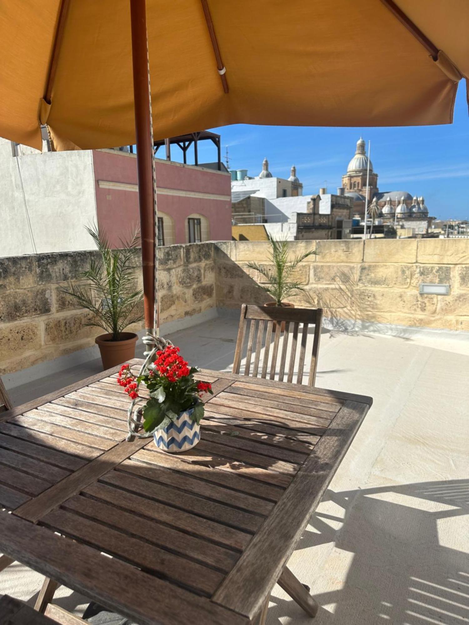 Apartment Iris -paola Modern Townhouse Paola